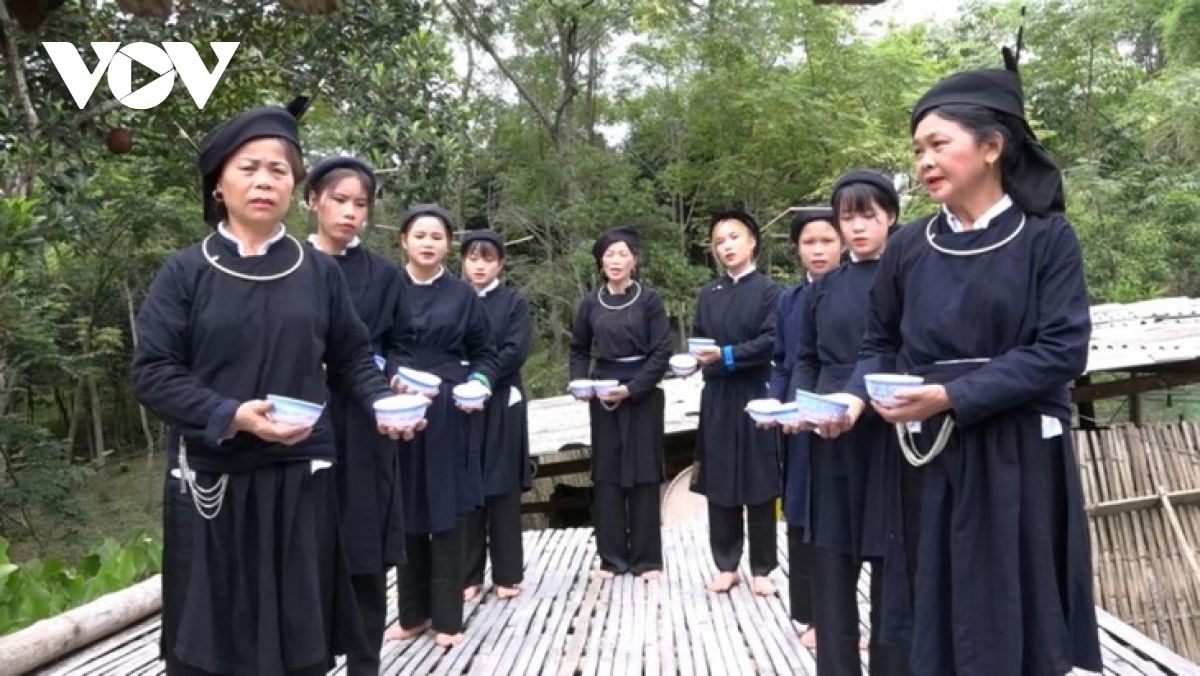 Bowl folk dance of Tay ethnic minority people